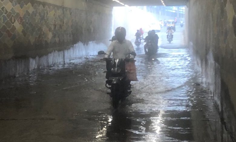 मनीष नगर अंडरपास |  मनीषनगर अंडरपास : पावसाशिवाय पाणी साचले, दिवसेंदिवस पाणी वाढत आहे